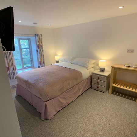 Swan House Tea Room And Bed & Breakfast Lydney Bagian luar foto