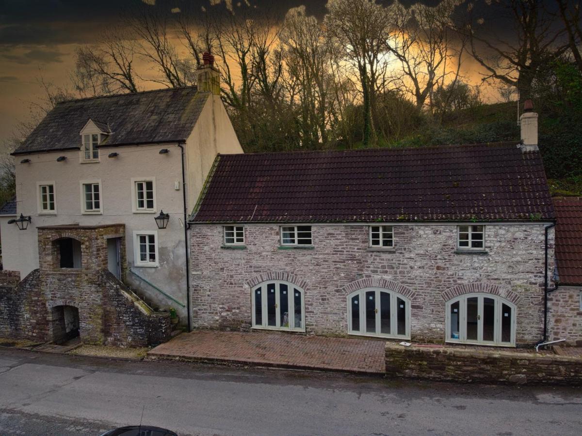Swan House Tea Room And Bed & Breakfast Lydney Bagian luar foto